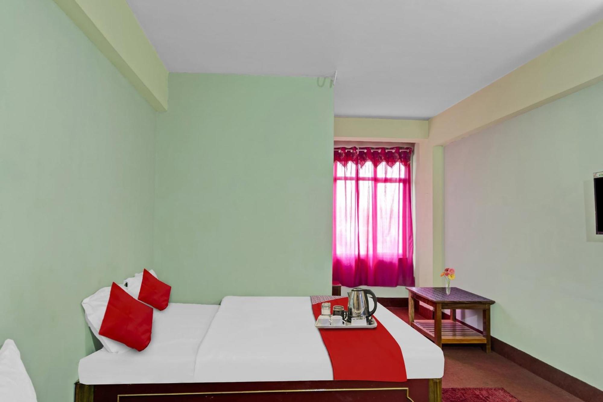 Hotel O Evergreen Guest House Шилонг Екстериор снимка