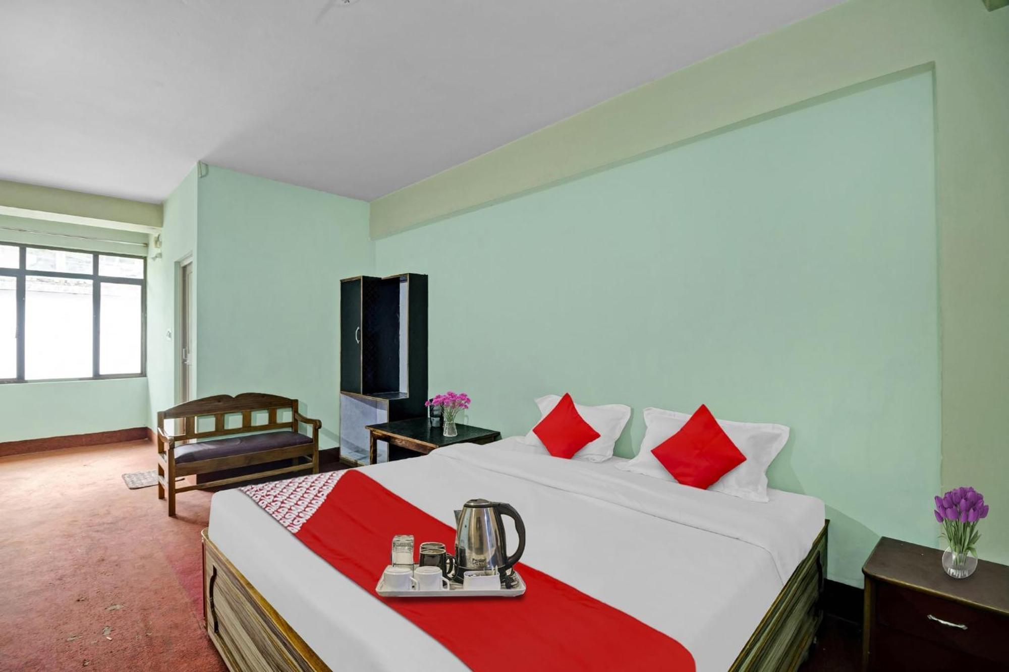 Hotel O Evergreen Guest House Шилонг Екстериор снимка