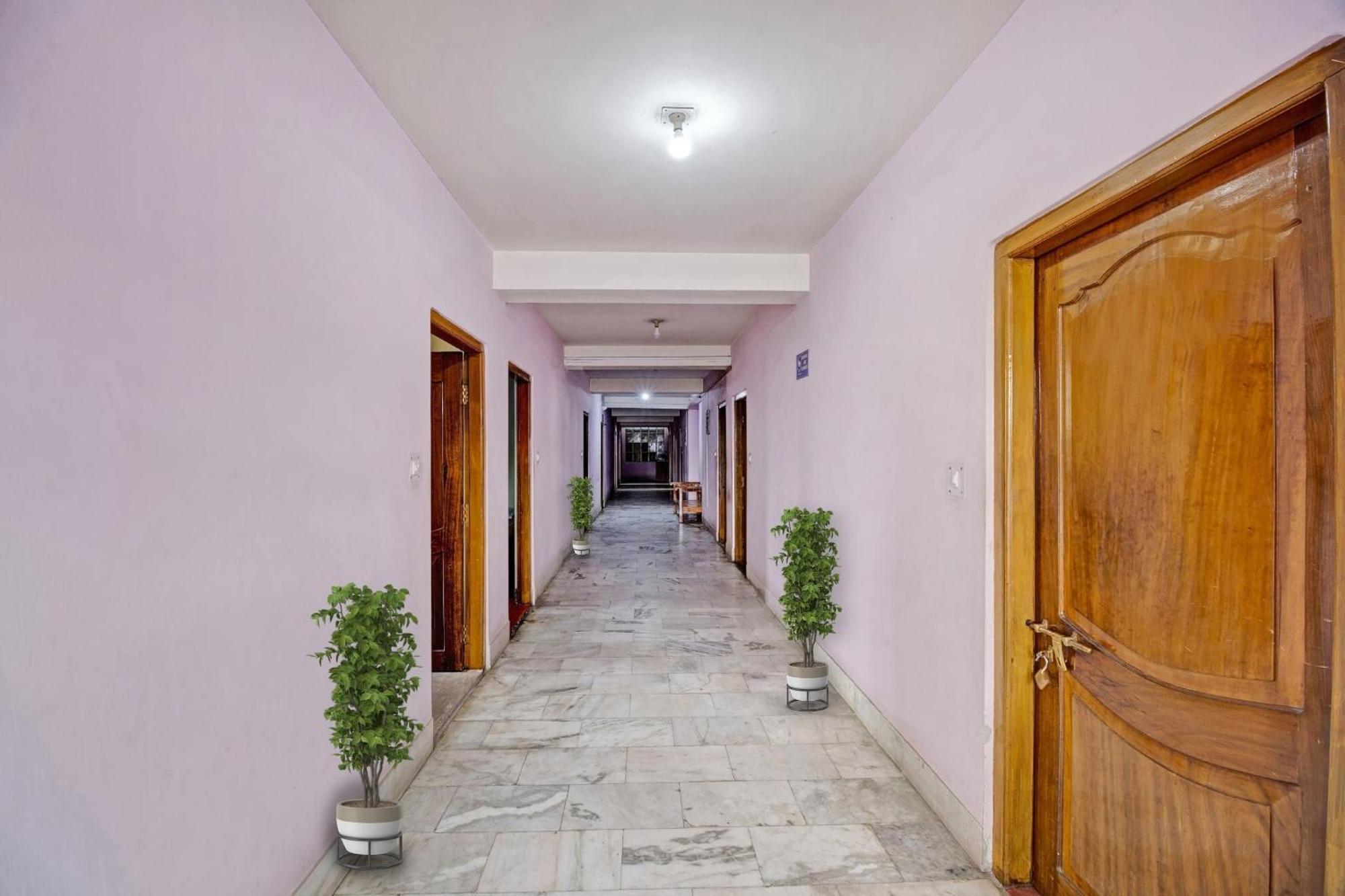 Hotel O Evergreen Guest House Шилонг Екстериор снимка